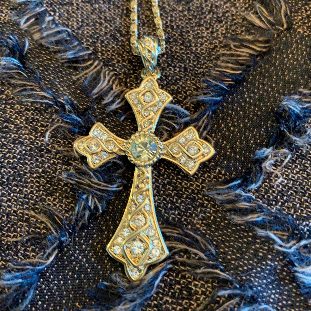 Camrose & Kross Jacqueline Bouvier Kennedy Savoy Cross with Adjustable Chain